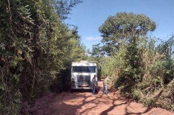 Secretaria Municipal de Agricultura e Agronegócio está trabalhando para revitalizar a Estrada Rural Fazenda Água Branca