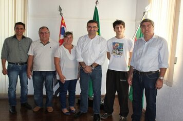 Prefeito de Mococa. Dr. Wanderley Martins, recebe no gabinete membros do COMTUR