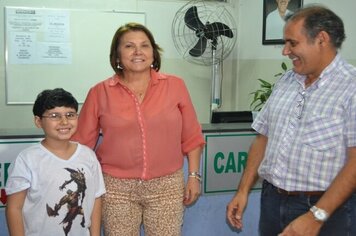 Crianças recebem óculos através do Programa Olhar Brasil
