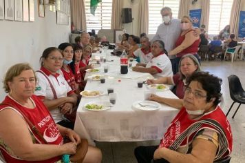 PREFEITURA REALIZA CONFRATERNIZAÇÃO PARA IDOSOS