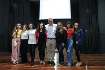 PREFEITO EDUARDO BARISON MINISTRA PALESTRA NA ABERTURA DA SEMANA DE GESTÃO E NEGÓCIOS DA ESCOLA INDUSTRIAL