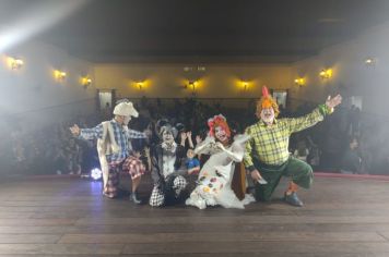 Teatro Municipal de Mococa recebe o espetáculo infantil 'O Casamento da Dona Baratinha'