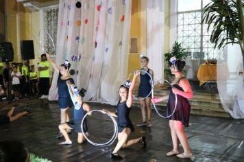 PREFEITURA REALIZA APRESENTAÇÃO DE DANÇA EM FRENTE AO GABINETE