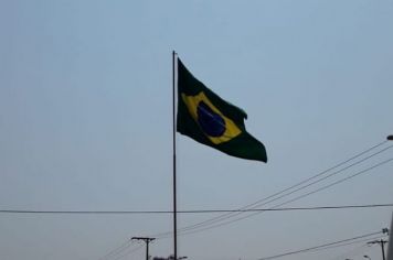 TROCA DAS BANDEIRAS DA CIDADE
