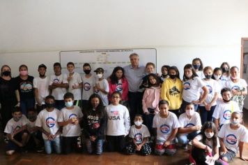 ALUNOS DO GODOY VISITAM GABINETE MUNICIPAL