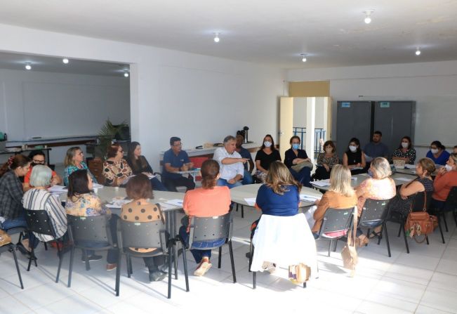 PREFEITO SE REÚNE COM DIRETORAS DA REDE MUNICIPAL DE ENSINO DE MOCOCA
