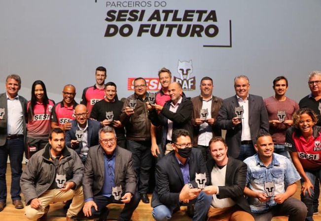 PREFEITO EDUARDO BARISON É HOMENAGEADO PELO SESI EM SP POR POLÍTICAS PÚBLICAS DIRECIONADAS AO ESPORTE DE MOCOCA 