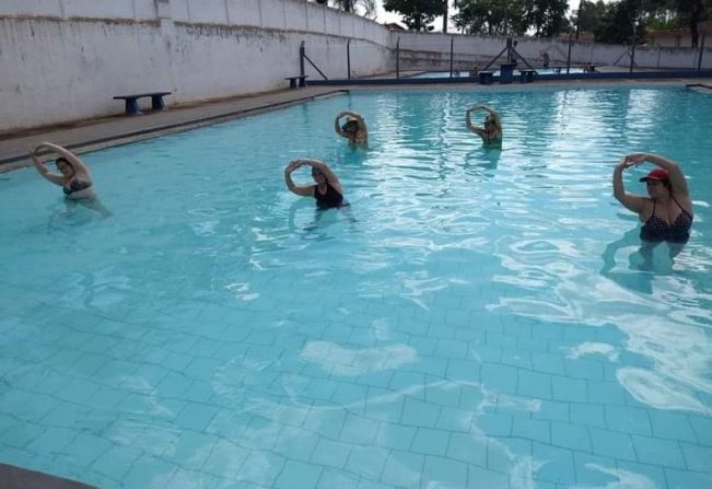 PREFEITURA OFERECE AULAS DE HIDROGINÁSTICA E NATAÇÃO NO DISTRITO DE IGARAÍ