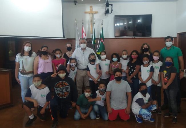 VISITA DAS CRIANÇAS À CÂMARA MUNICIPAL