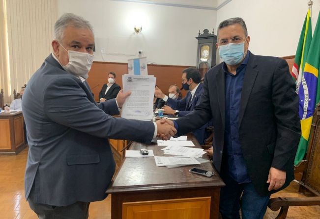  PREFEITO SE REÚNE COM DEPUTADOS E ENTREGA DEMANDAS DE MOCOCA.