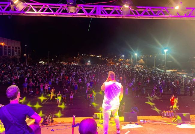 MILHARES DE MOCOQUENSES PRESTIGIARAM SHOW EM COMEMORAÇÃO AO ANIVERSÁRIO DE MOCOCA