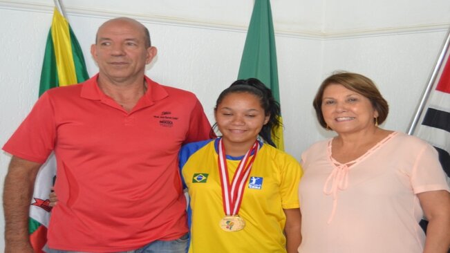 Atleta do DERLA conquista campeonato internacional de badminton