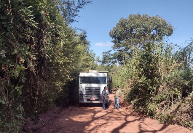Secretaria Municipal de Agricultura e Agronegócio está trabalhando para revitalizar a Estrada Rural Fazenda Água Branca
