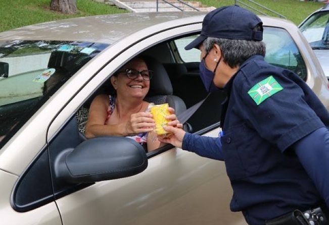 GCM E DEPARTAMENTO DE TRÂNSITO REALIZAM HOMENAGEM ÀS MULHERES