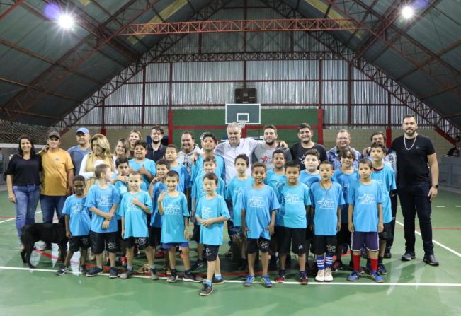 PREFEITURA REVITALIZA E ENTREGA POLIESPORTIVO À POPULAÇÃO DE SÃO BENEDITO 