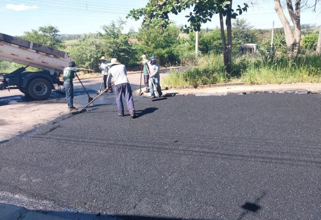 EQUIPE DA OPERAÇÃO TAPA BURACOS SEGUE TRABALHANDO CONSTANTEMENTE 
