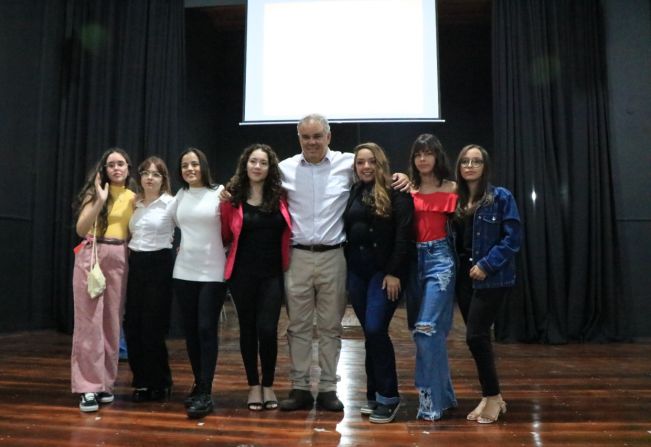 PREFEITO EDUARDO BARISON MINISTRA PALESTRA NA ABERTURA DA SEMANA DE GESTÃO E NEGÓCIOS DA ESCOLA INDUSTRIAL