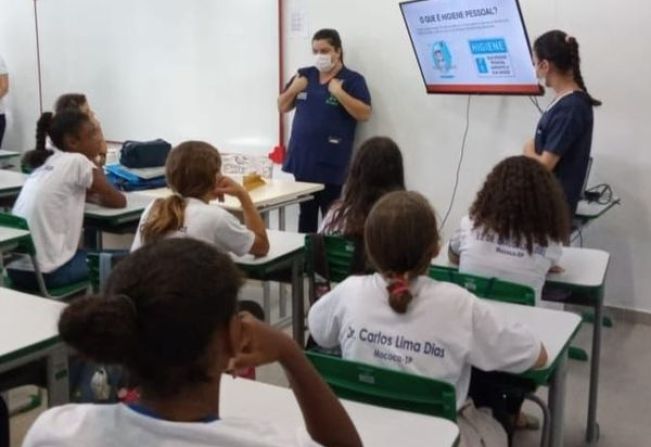 SAÚDE NA ESCOLA: PROGRAMA LEVA INFORMAÇÕES SOBRE SAÚDE MENSTRUAL ÀS ADOLESCENTES DE MOCOCA