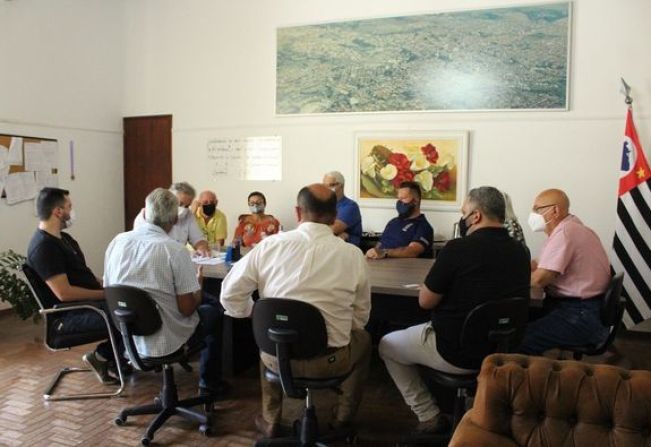 PREFEITO PARTICIPA DE REUNIÃO VISANDO PARCERIA COM CREA-SP