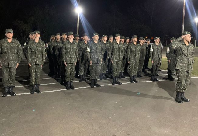 PREFEITO PARTICIPA DA ENTREGA DA BOINA AOS ATIRADORES DO ANO DE 2022 DO TIRO DE GUERRA DE MOCOCA 