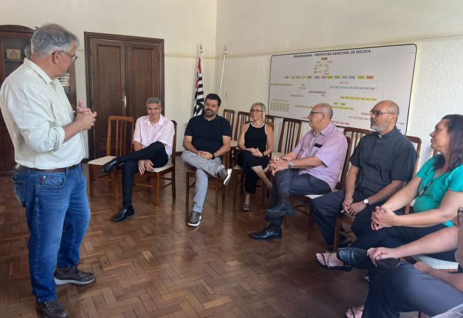 REUNIÃO APRESENTA AÇÕES PARA O ENFRENTAMENTO À DENGUE EM MOCOCA