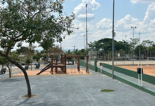 EVITALIZAÇÃO TOTAL DA PRAÇA ESTEVÃO DA COSTA BARROS/ CALÇADÃO PADRE DONIZETI 