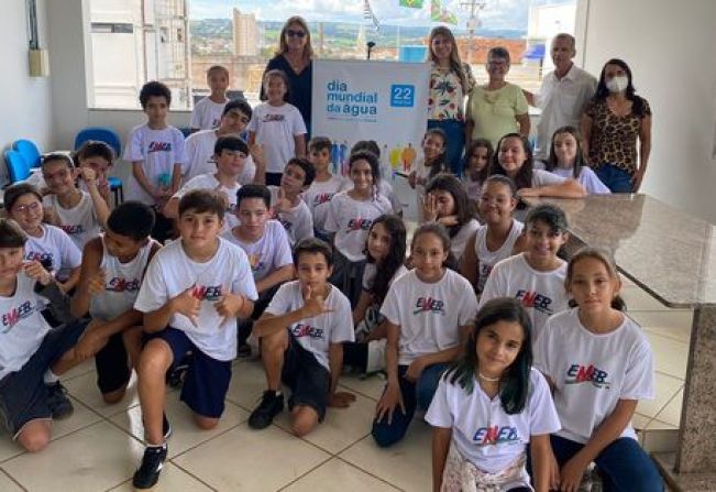 ALUNOS DA REDE MUNICIPAL VISITAM A SABESP EM COMEMORAÇÃO AO DIA DA ÁGUA