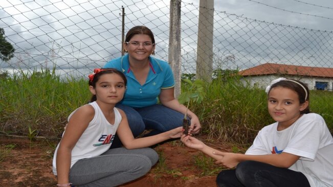 Prefeitura doa mudas de árvores para serem plantadas na escola da “Aspase”