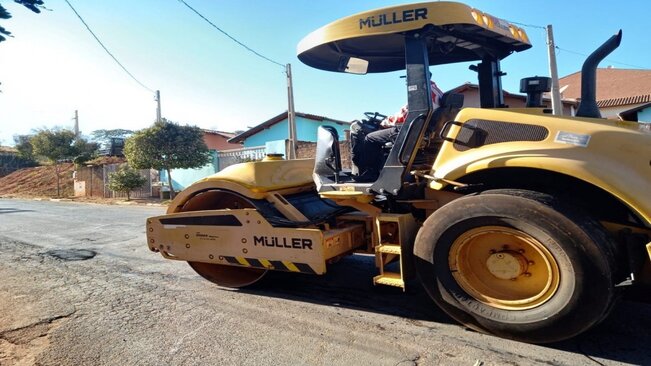 PREFEITURA MUNICIPAL DE MOCOCA DÁ INÍCIO A OPERAÇÃO TAPA BURACOS EM IGARAÍ.

A Prefeitura Municipal de Mococa por meio do Departamento de Obras, Setor de Pavimentação e Administração de Igaraí deram início a Operação ‘Tapa Buracos’ no distrito na manhã 