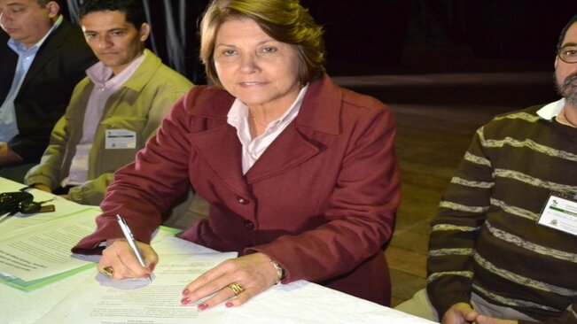 Maria Edna assina termos de adesão aos compromissos do milênio e do programa “Prefeito Amigo da Criança”